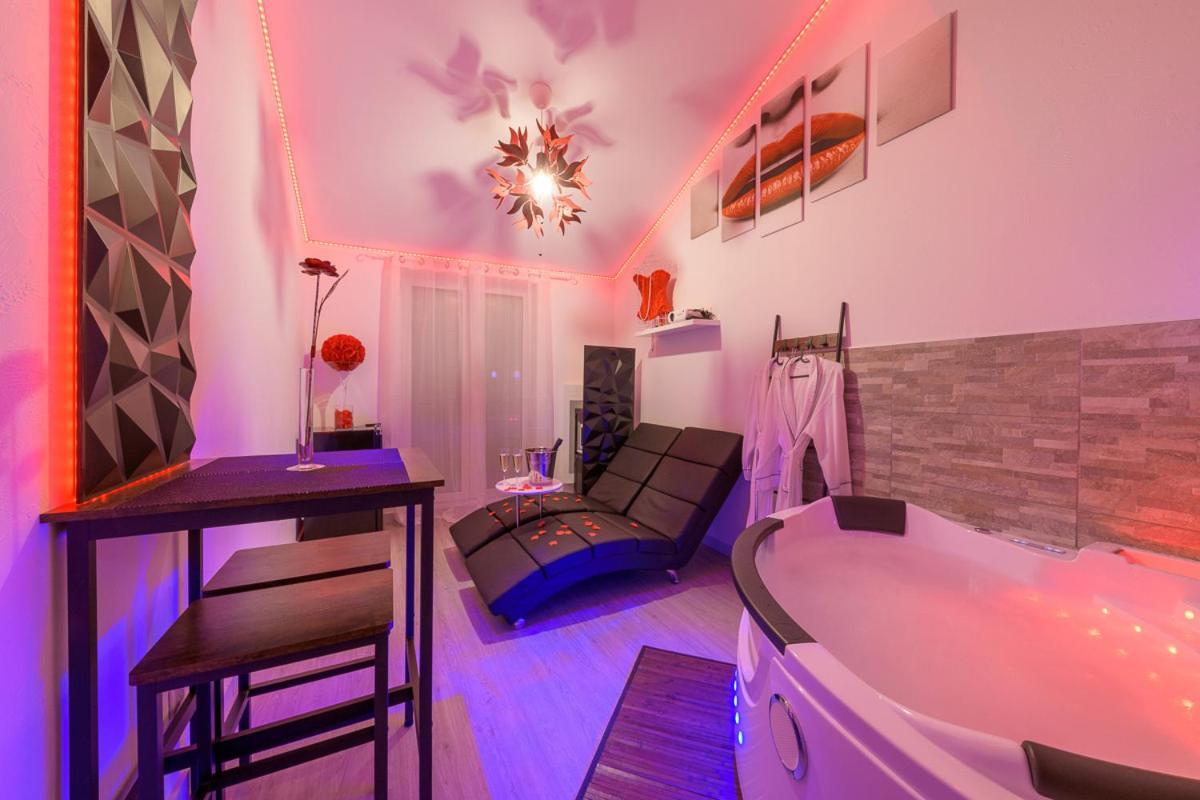 Love Room - Suite Romantique Avec Spa Privatif Le Puy-en-Velay Luaran gambar