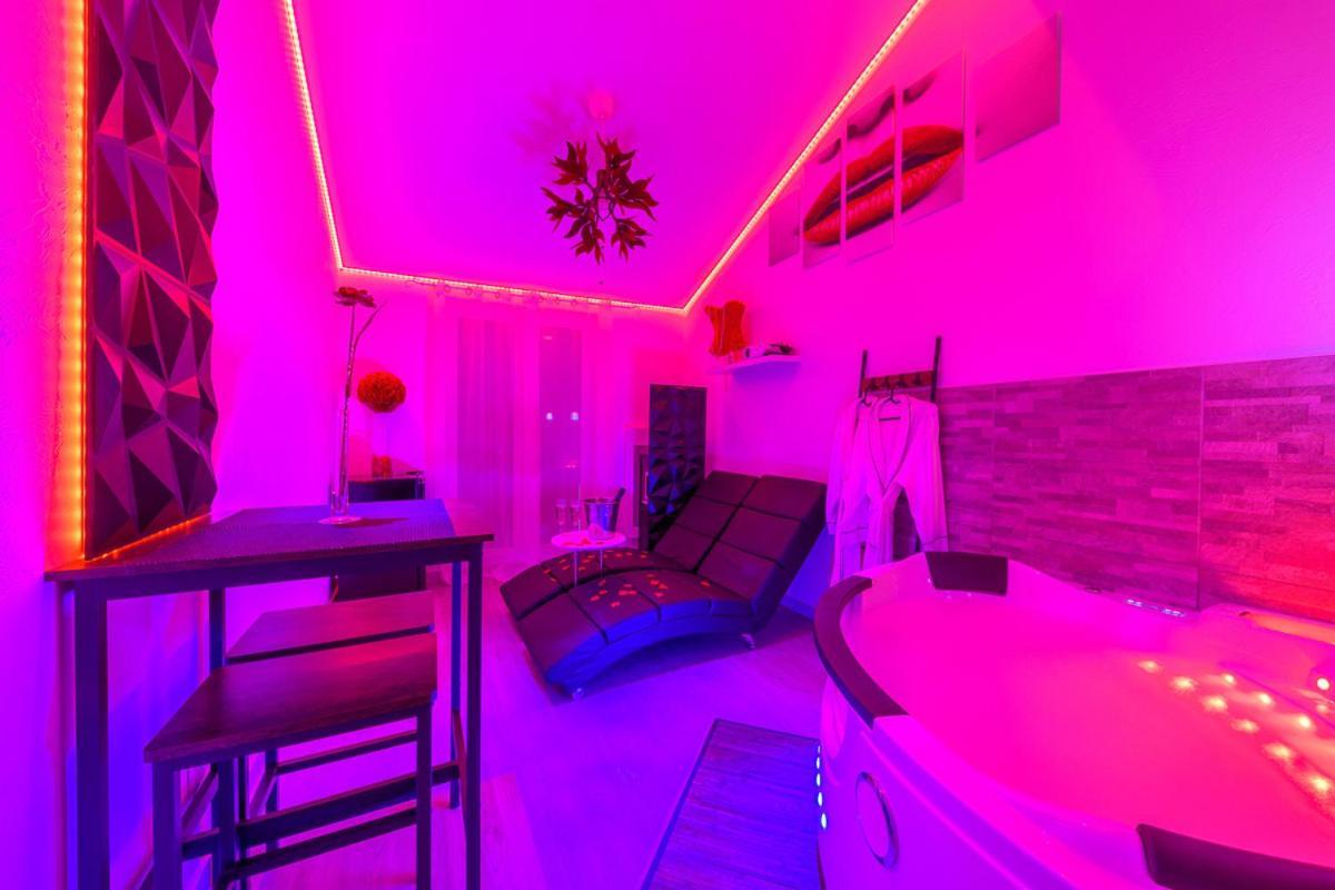 Love Room - Suite Romantique Avec Spa Privatif Le Puy-en-Velay Luaran gambar