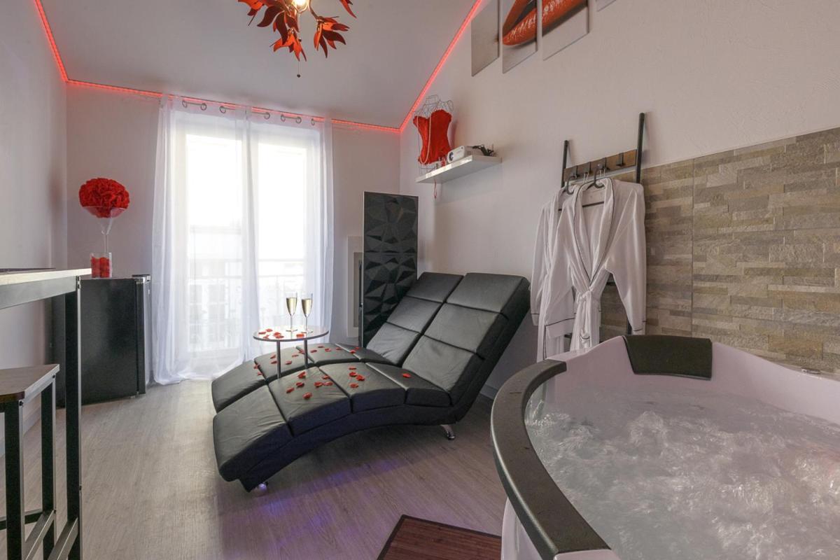 Love Room - Suite Romantique Avec Spa Privatif Le Puy-en-Velay Luaran gambar