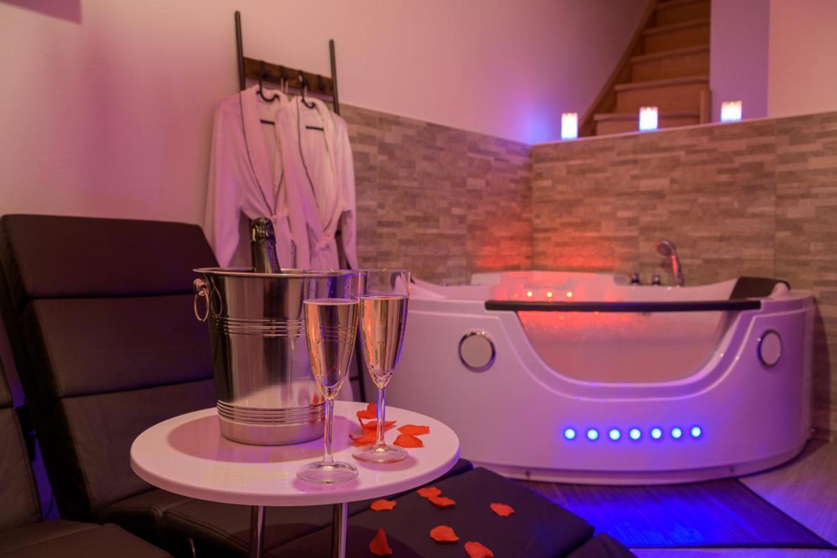 Love Room - Suite Romantique Avec Spa Privatif Le Puy-en-Velay Luaran gambar