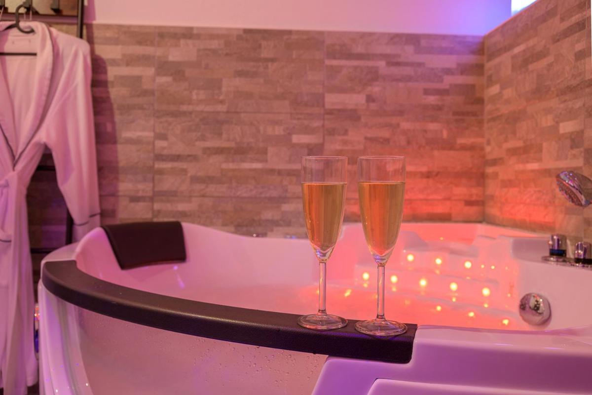 Love Room - Suite Romantique Avec Spa Privatif Le Puy-en-Velay Luaran gambar
