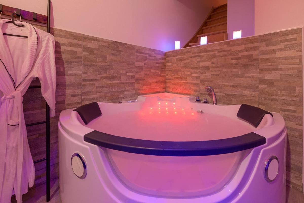 Love Room - Suite Romantique Avec Spa Privatif Le Puy-en-Velay Luaran gambar