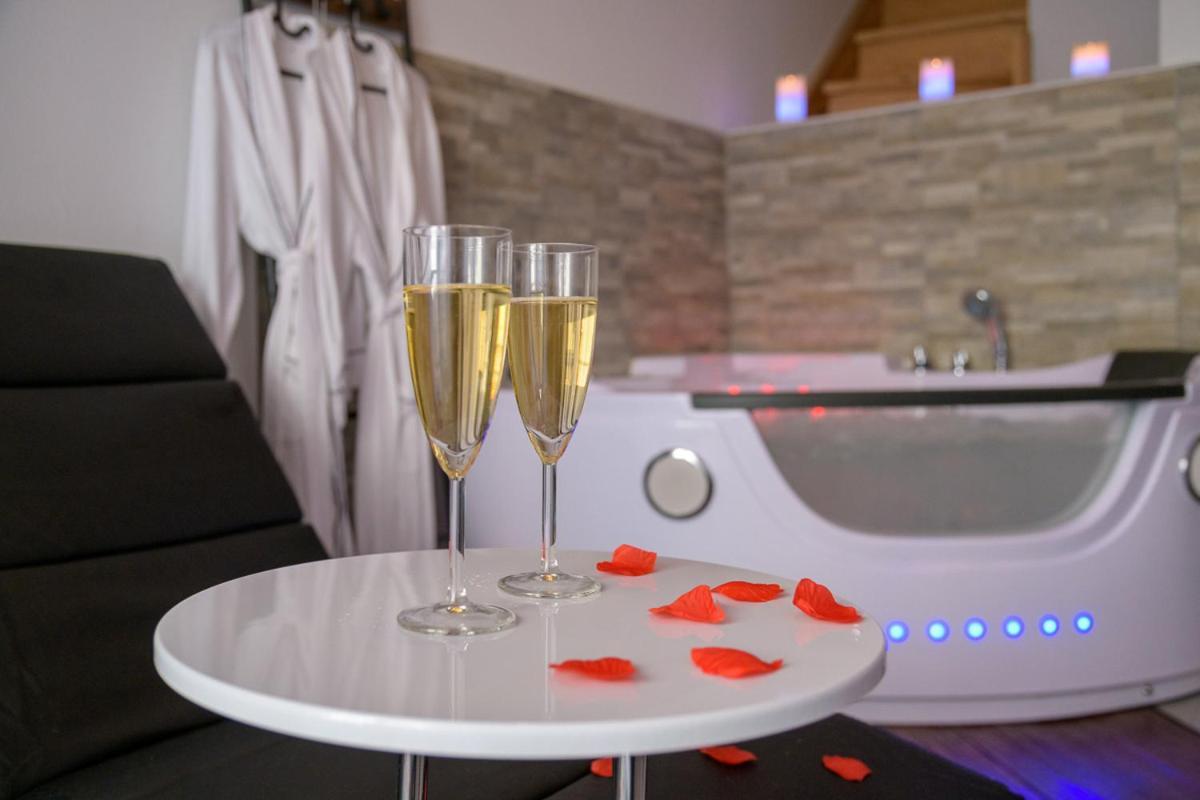 Love Room - Suite Romantique Avec Spa Privatif Le Puy-en-Velay Luaran gambar